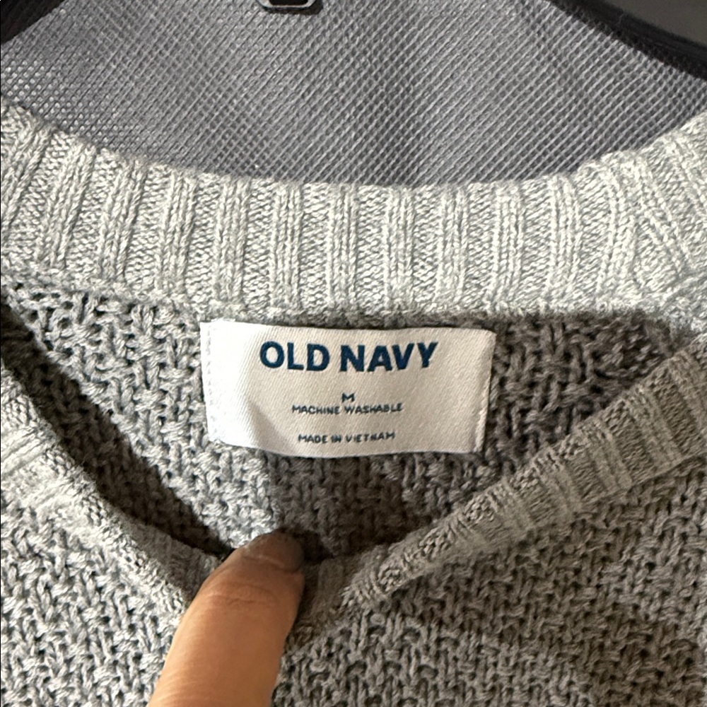 Gray cable sweater - Picture 2 of 3